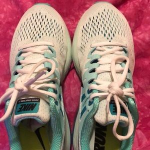 Teal Nike  zoom structure 10s
